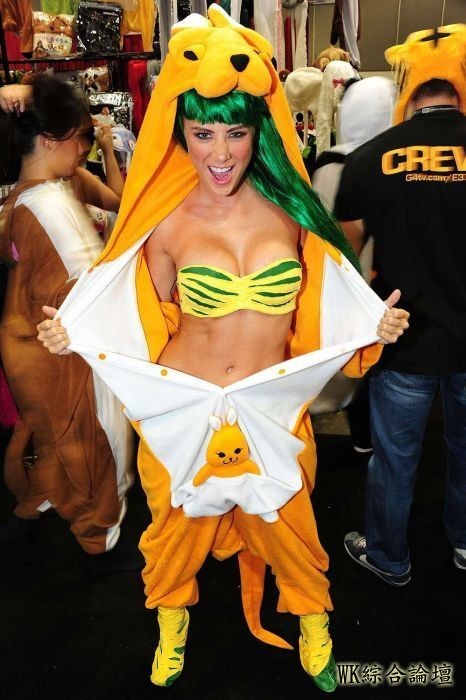 sara-underwood-cosplay-piokachu.jpg