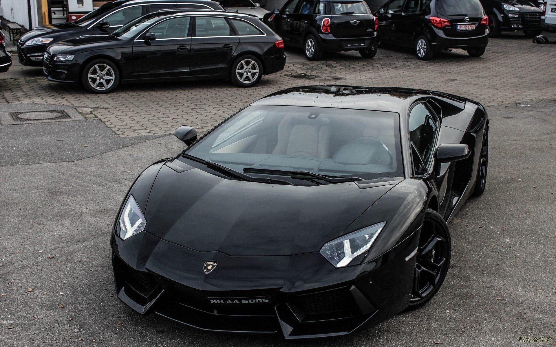 lamborghini_aventador_lp700_4_black_front_view_95699_1920x1200.jpg