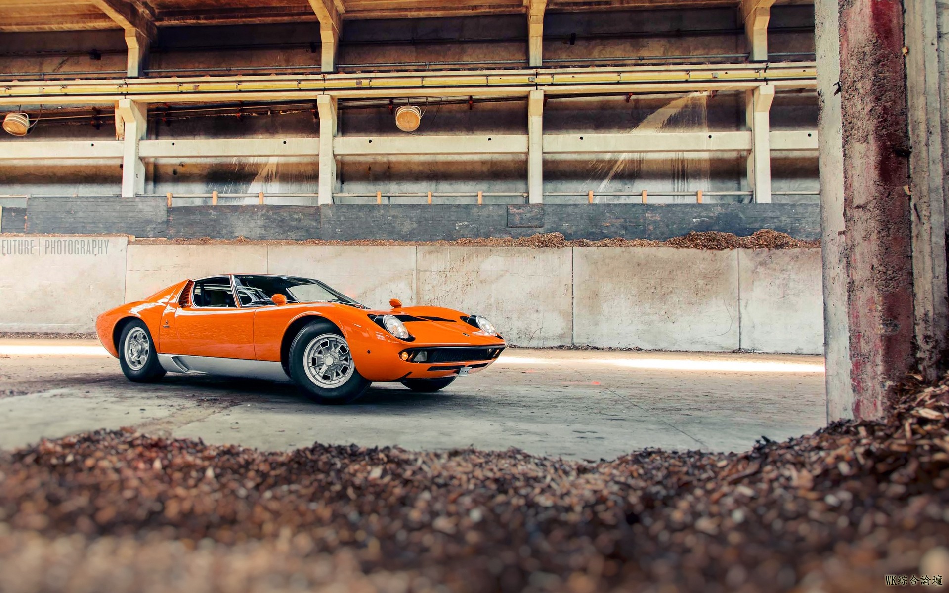 lamborghini_miura_s_orange_cars_side_view_96895_1920x1200.jpg